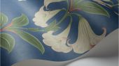 Флизелиновые обои пр-во Великобритания коллекция Seville от Cole & Son, с рисунком под названием Angel's Trumpet растительный рисунок в стиле ботанической иллюстрации  на ярком синем фоне. Обои для гостиной, обои для спальни, обои для коридора. Большой ассортимент, бесплатная доставка, купить обои