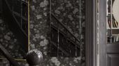 Флизелиновые обои для кухни от Borastapeter коллекция Dreamy Escape арт 4278, пр-во Швеция,с цветами приглушенных бежево-белых, темно-красных и бордовых оттенков,большой выбор, посмотреть в каталоге.Фото в интерьере