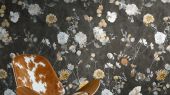 Фрагмент гостиной на фоне Панно "Flower Rain" арт.ETD16 011, коллекция "Etude vol.2", производства Loymina, с цветочным рисунком
