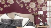 Фактурное панно "Blooming Garden" c розами на бордовом фоне в интерьере спальни