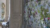 Заказать Панно в коридор арт. PDG676/01, дизайн Caprifoglio  из коллекции Caprifoglio от  Designers guild, пр-во Великобритания с крупными цветами на фоне неба, с бесплатной доставкой.Фото в интерьере