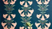 Флизелиновые обои пр-во Великобритания коллекция Seville от Cole & Son, с рисунком под названием Angel's Trumpet растительный рисунок в стиле ботанической иллюстрации  на темно-зеленом фоне. Обои для гостиной, обои для спальни, обои для коридора. Большой ассортимент, бесплатная доставка, купить обои