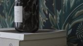 Оригинальные обои Treasured Thistle вдохновлены гобеленом XVI века из музея The Burrell Collection в Глазго. Элегантный орнамент нарисован вручную и представлен в трех великолепных расцветках. Купить Шведские обои онлайн с доставкой на дом